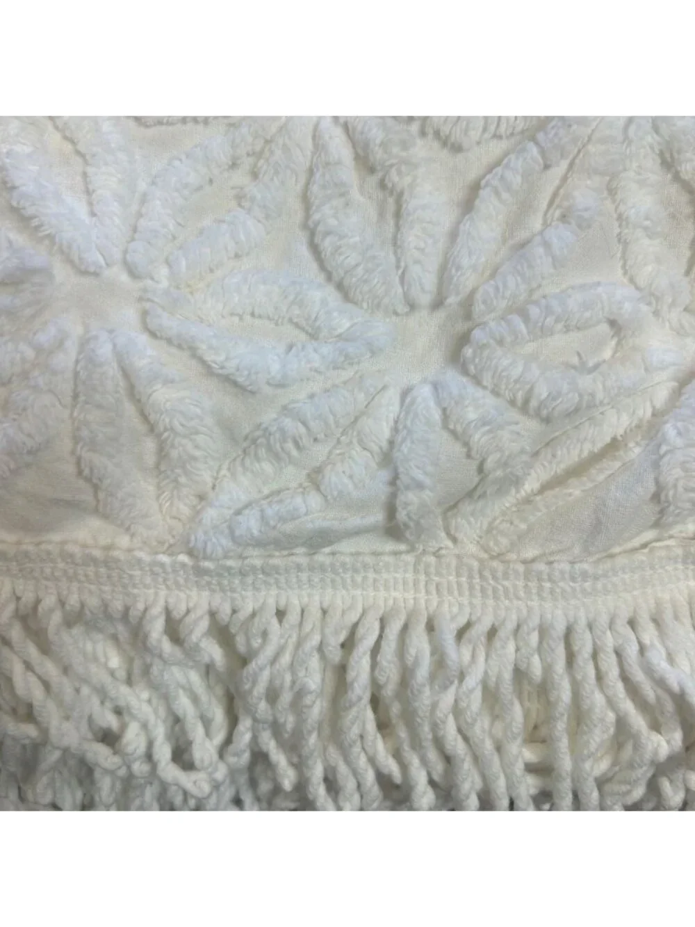Hoffman White Chenille Daisy Floral Bedspread with Fringe Full or Queen